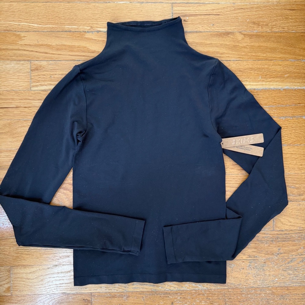 SKIMS Soft Smoothing Seamless Turtleneck Small Eclipse Black Minimalist